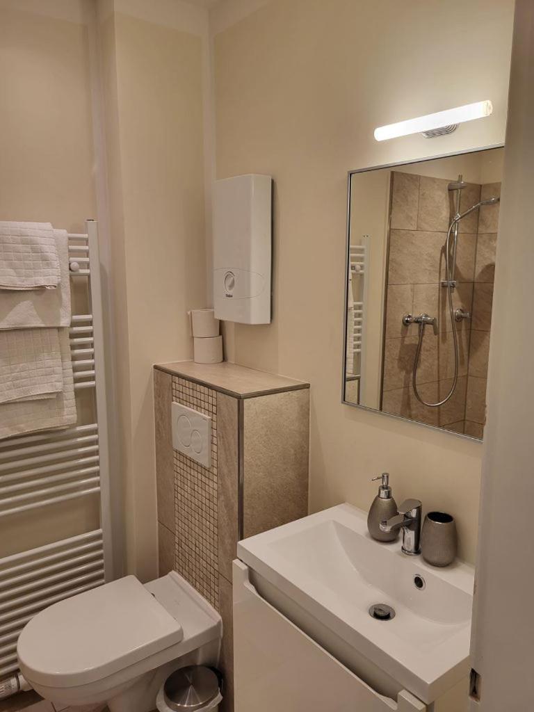 Design Apartment Naehe Duesseldorf เครเฟลด์ ภายนอก รูปภาพ